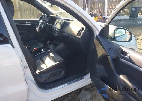 2015 Volkswagen Tiguan R-Line z USA, uszkodzony, nr VIN WVGBV7AX9FW601746